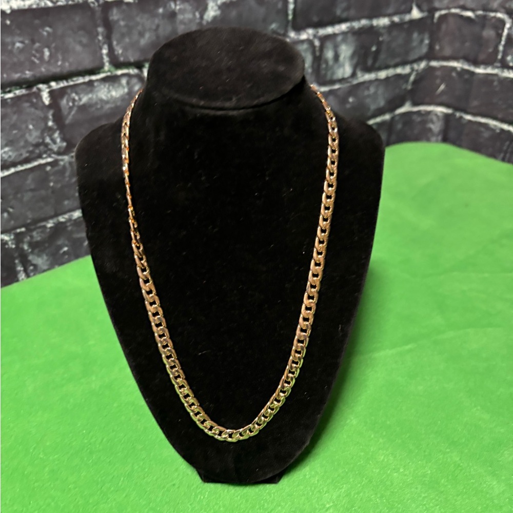 Elegant Gold Chain Necklace